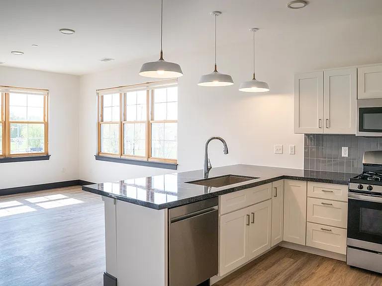 872 Seneca St #2C — Photo 3