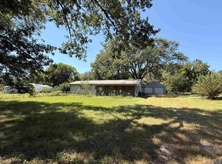 6145 NW Rochester Rd, Topeka, KS 66617