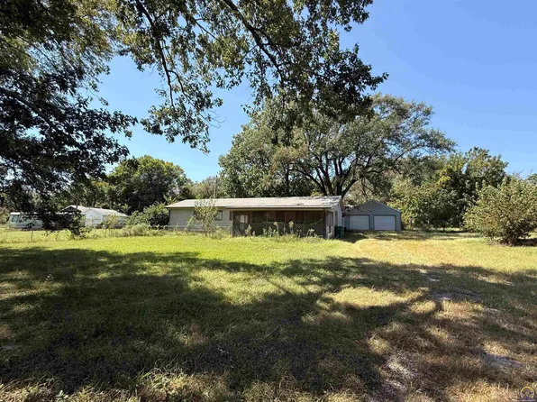 6145 NW Rochester Rd, Topeka, KS 66617