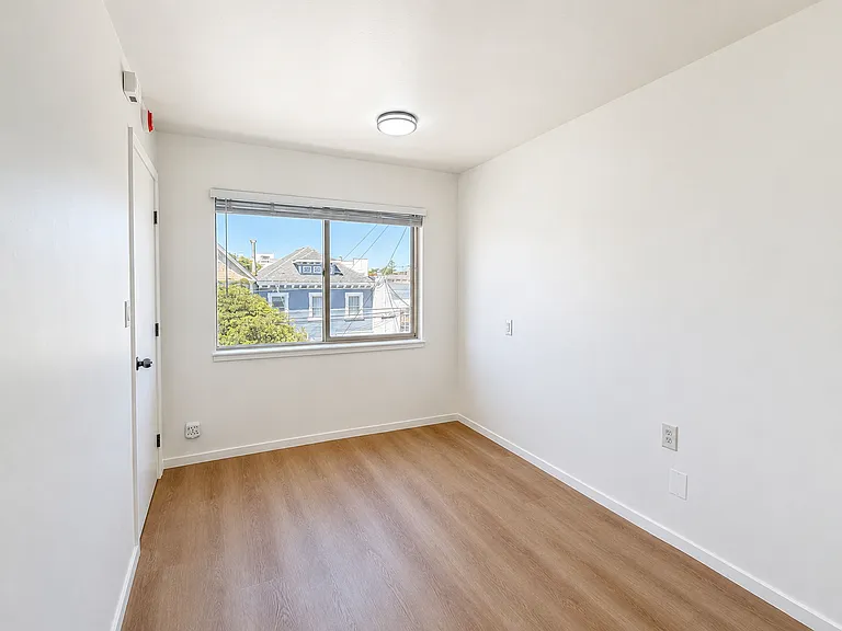 1300-1310 12th Ave #3 — Photo 6