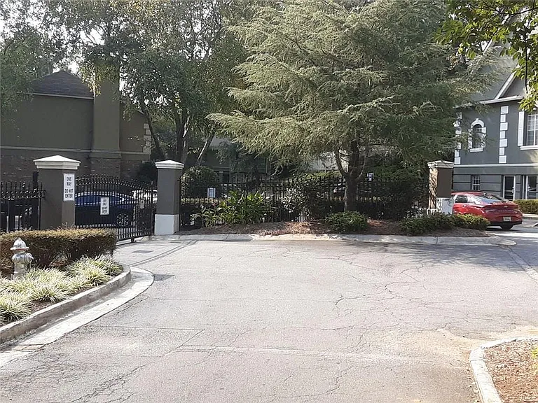 6900 Roswell Rd #O3 — Photo 11