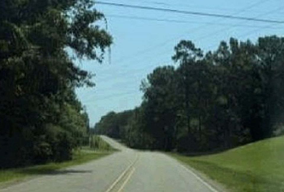 Exterior Neighborhood (street photo)