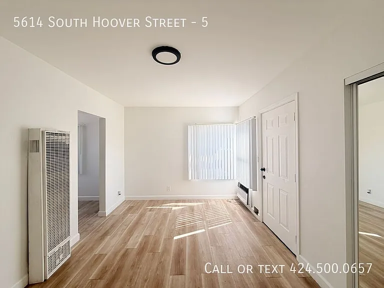 5614 S Hoover St #5 — Photo 4