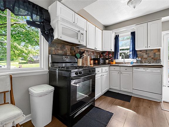 5th image of 3812 Center Dr