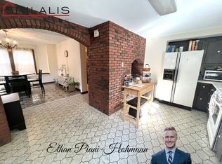 10 Church Rd, Newton, MA 02458