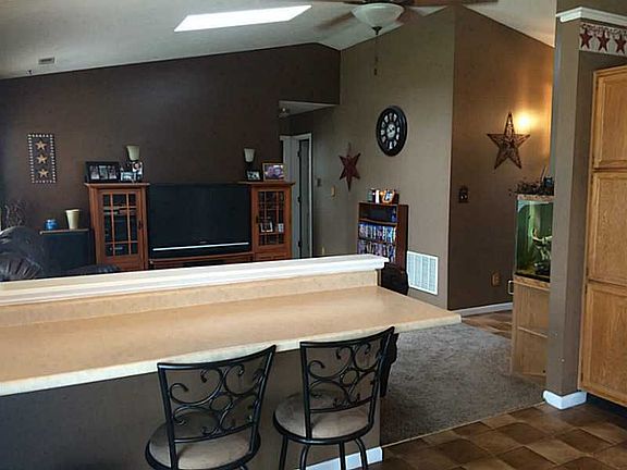 4th image of 2121 Yosemite Dr