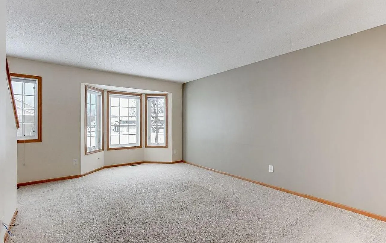 2 bed, 1.5 bath, 1040 sqft, $2,045 — Photo 3