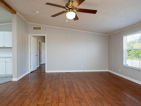 4th image of 302 Hialeah Dr