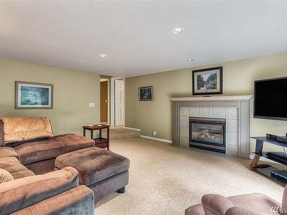 4th image of 4965 116th Pl SE