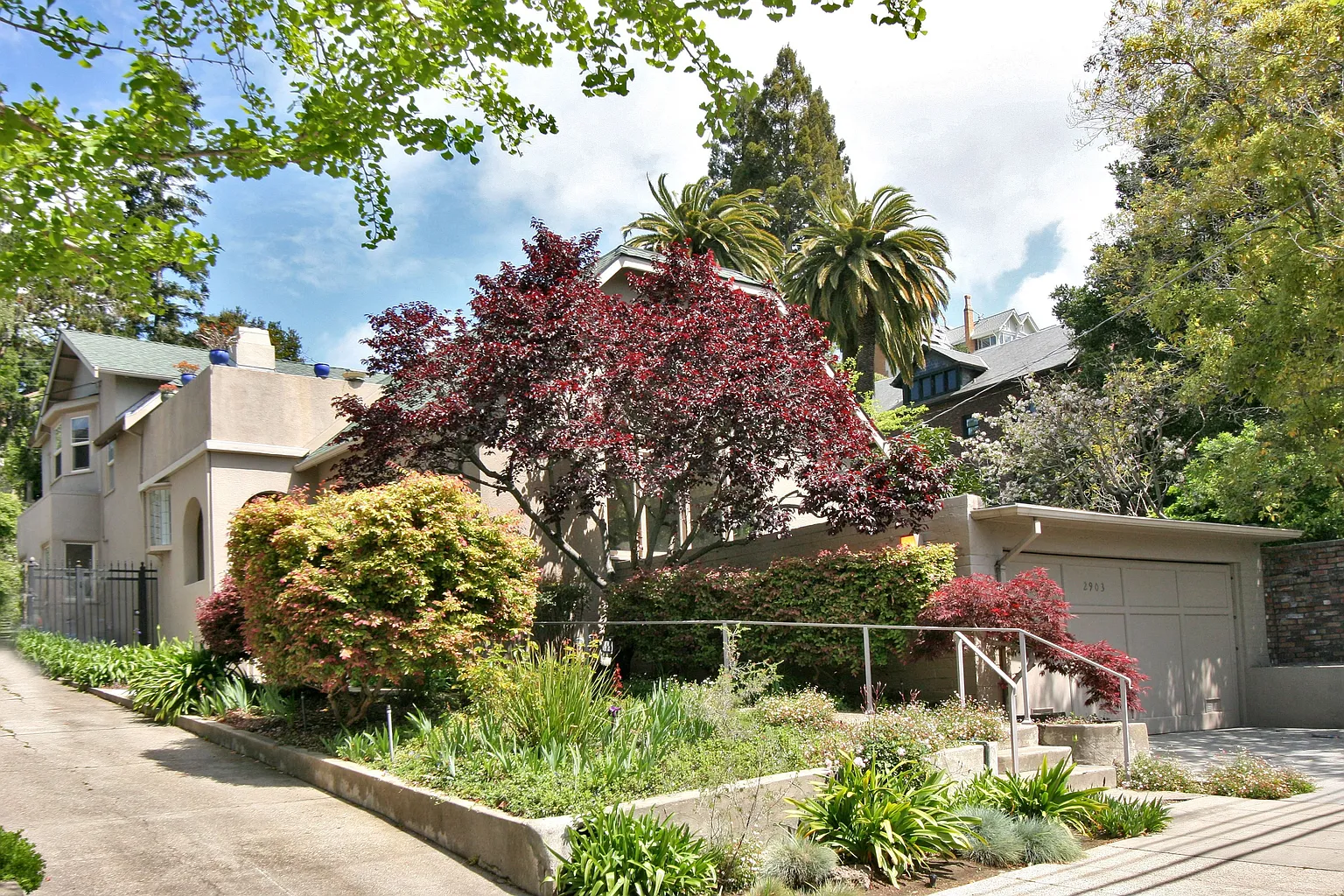 2903 Russell St photo 1