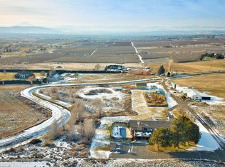 1270 Saint Hilaire Rd, Yakima, WA 98901