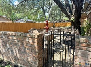 1640 Willow Ln, Seguin, TX 78155