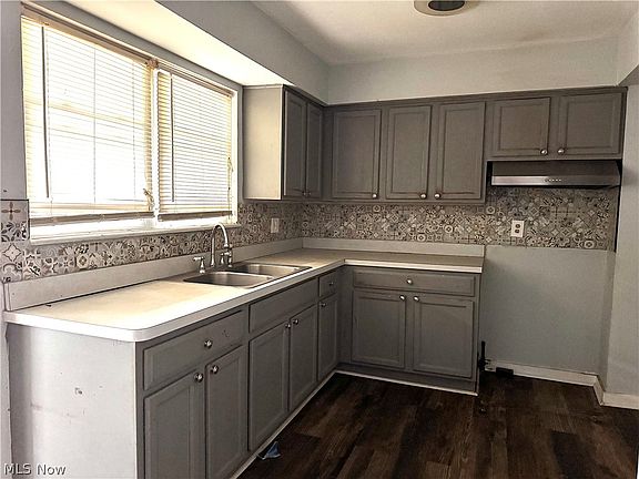 2nd image of 9409 Manor Ave