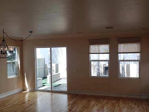 5th image of 1225 W Ivy Ter