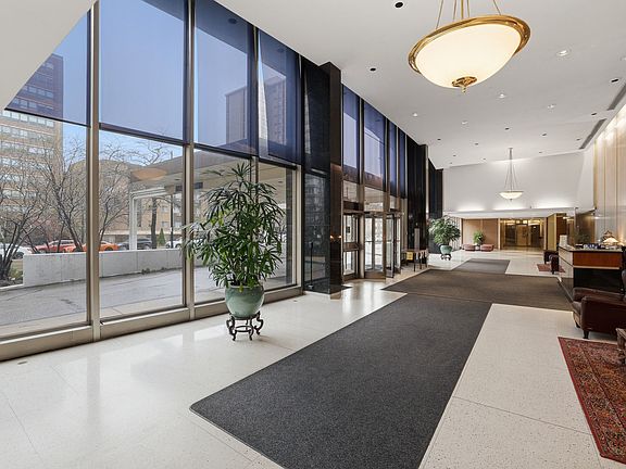 5th image of 5701 N Sheridan Rd APT 3E