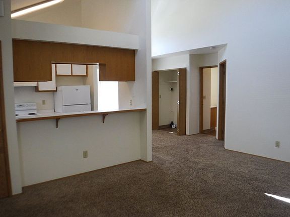 3rd image of 410 SE McKinley Ave #410