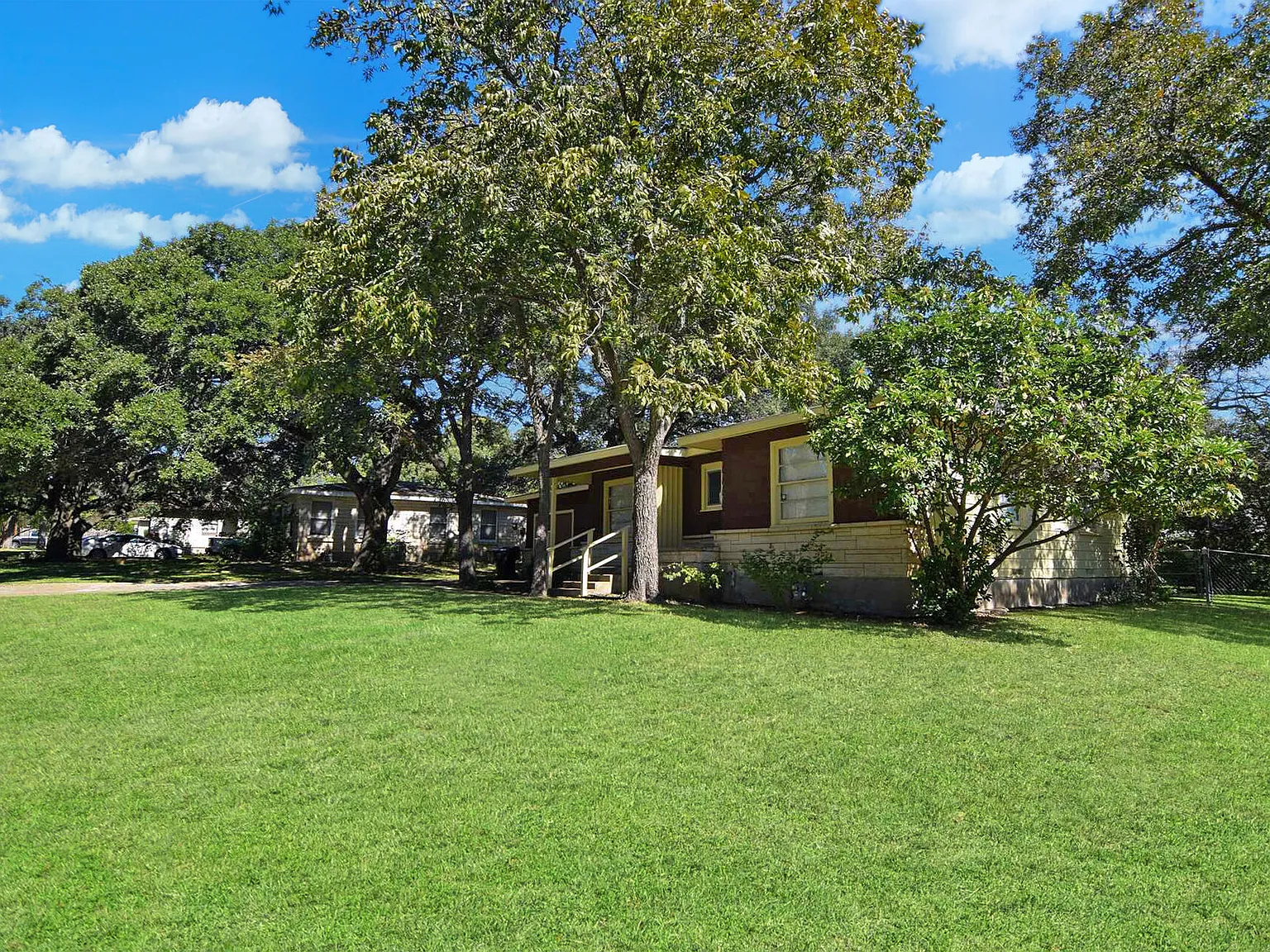 1417 Live Oak, Temple — Photo 3