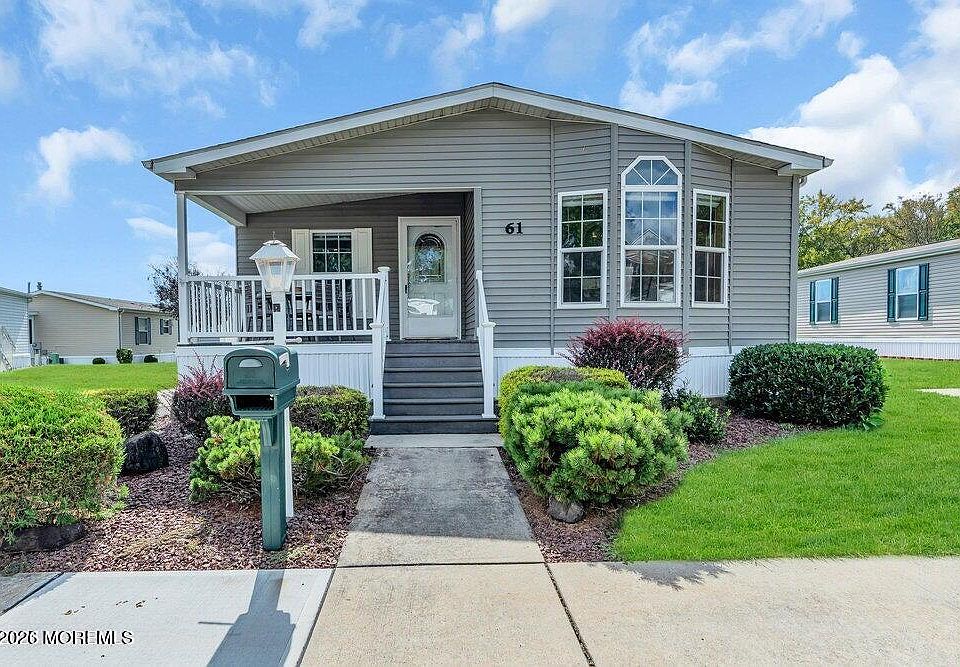 1st image of 61 Silvermeade Drive