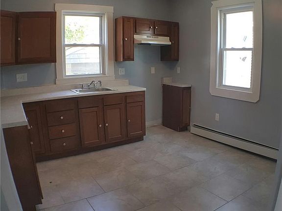 4th image of 303 New York Ave