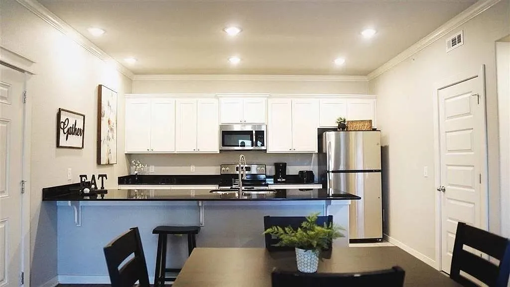 Highland Park Apartments — Photo 3