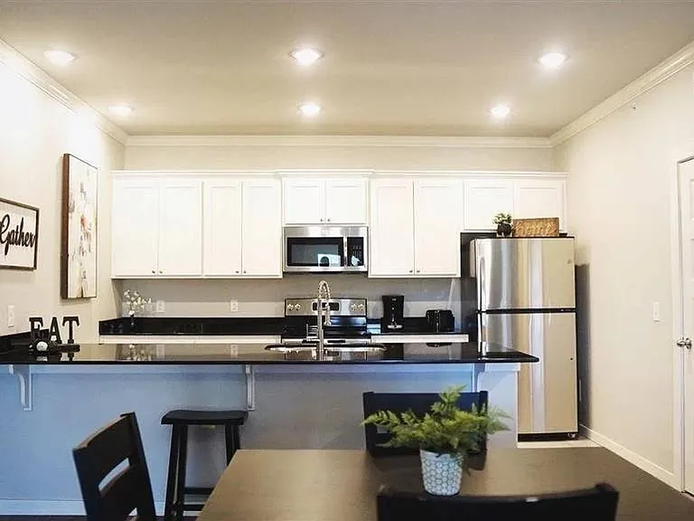 Highland Park Apartments — Photo 3