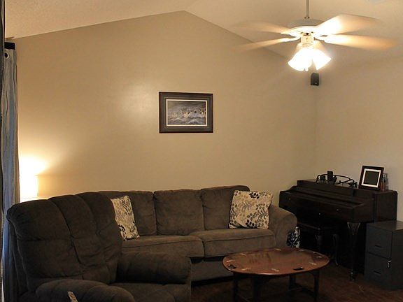 3rd image of 101 Thistle Ct