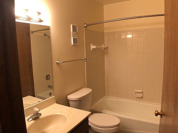 4th image of 2602-2606 Arbor Dr #230