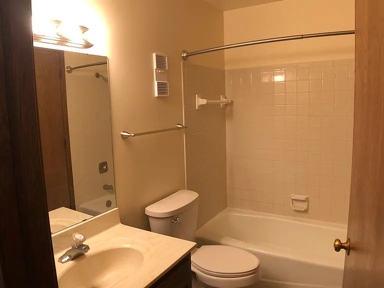 Wingra West Apartments — Photo 25