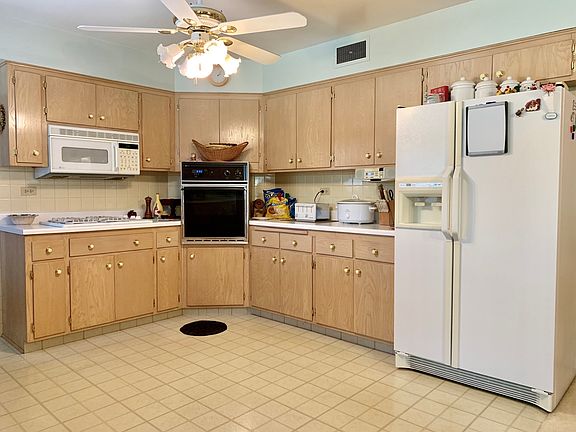 2nd image of 425 Oleander Dr