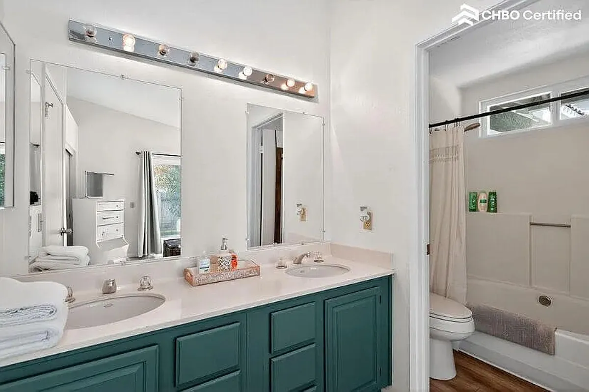 Private Master Bath - Long Ridge Dr