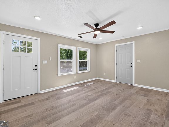5th image of 205 Elm St