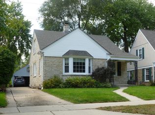 5683 N Argyle Ave, Glendale, WI 53209