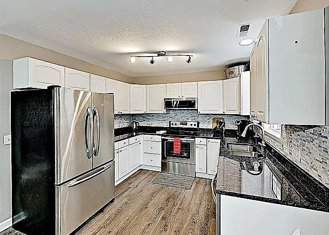 390 Oakview Park Rd — Photo 6