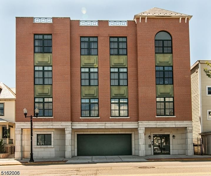 1st image of 192 Bloomfield Ave #3C