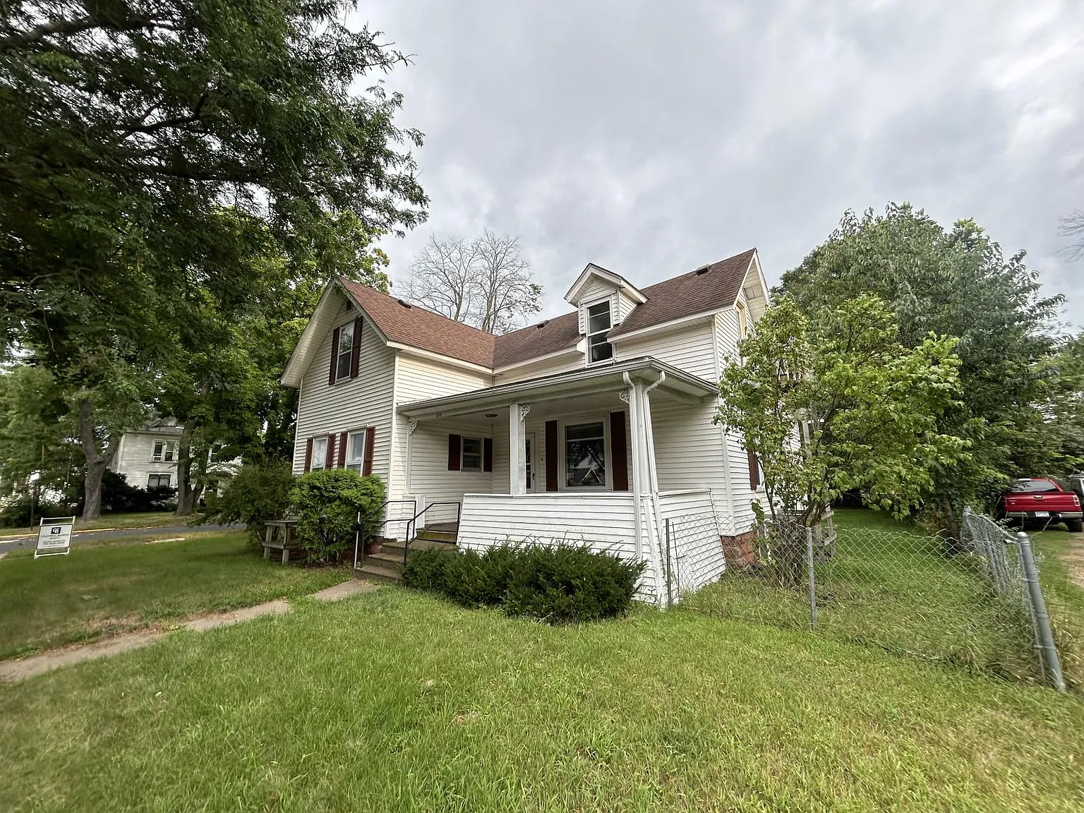 6 bed, 2133 sqft, $1,995 — Photo 3