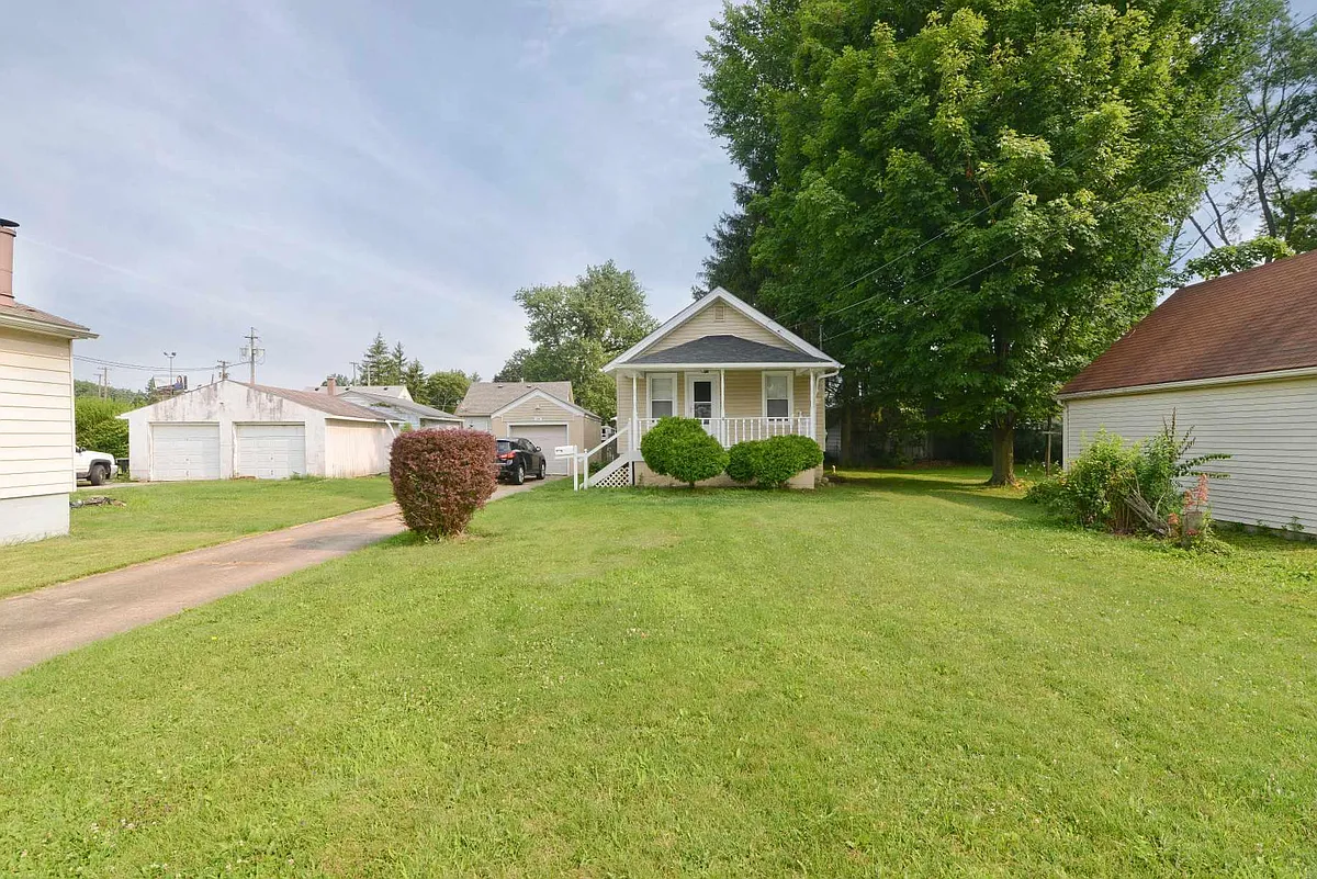 Photo 2 of 19 - Sciota Ave - Youngstown, OH Building Photo - Sciota Ave