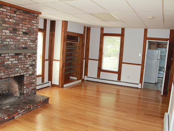 Living room / storage