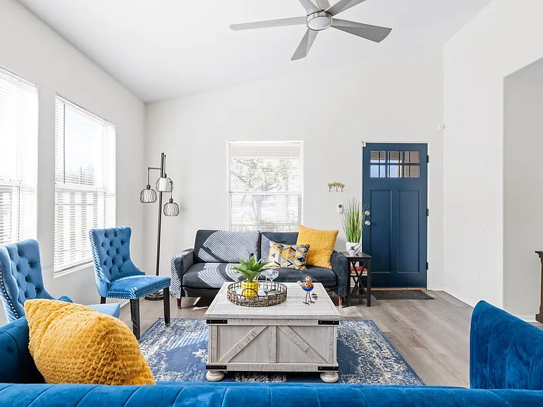 1025 E Portland St — Photo 15