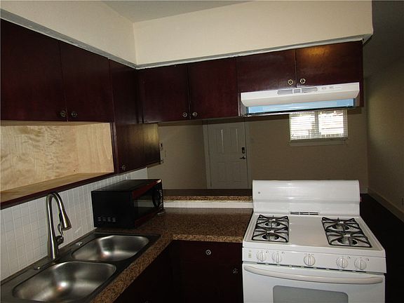 4th image of 1914 Hearthstone Dr APT B