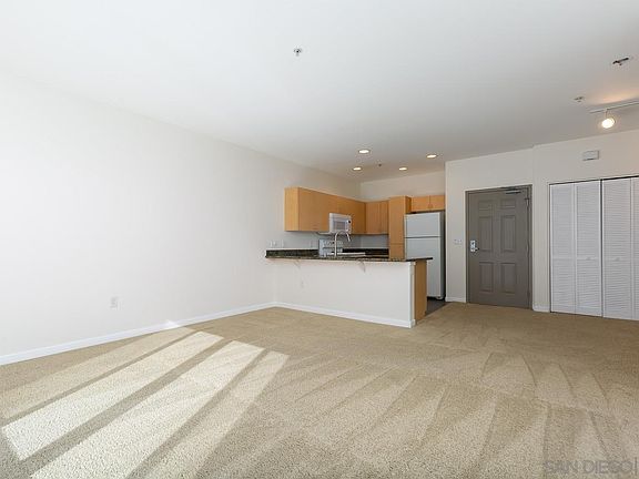 4th image of 1501 Front St Unit 406