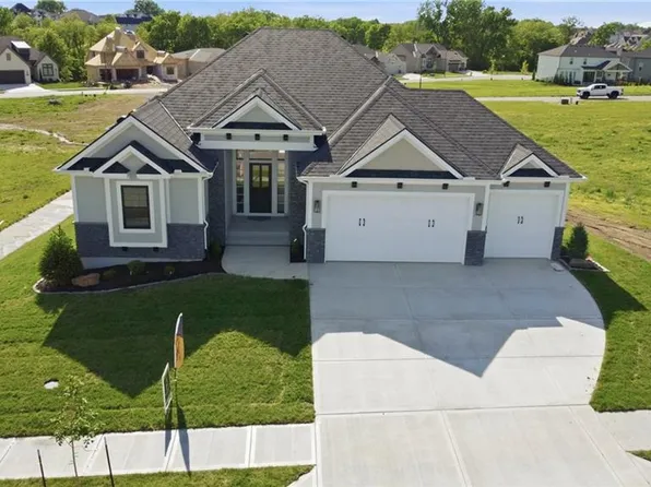 8734 N Farley Ave, Kansas City, MO 64157
