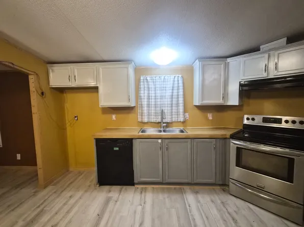 514 Joan St, Winnie, TX 77665