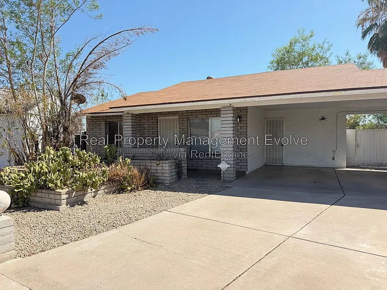 513 E Wickieup Ln — Photo 1