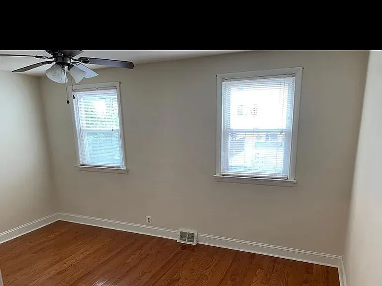 127 E Allen St — Photo 8