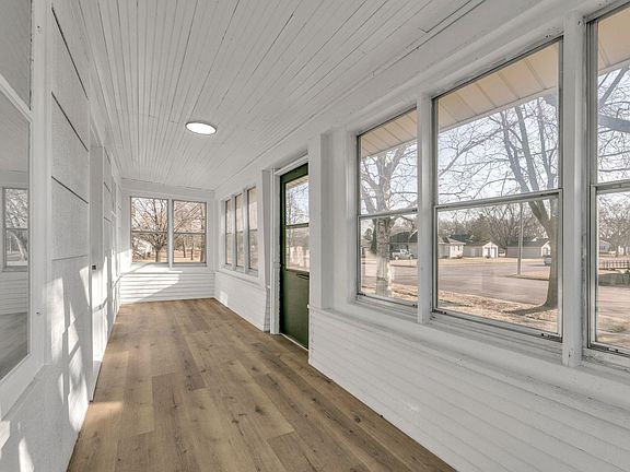3rd image of 812 N Main St