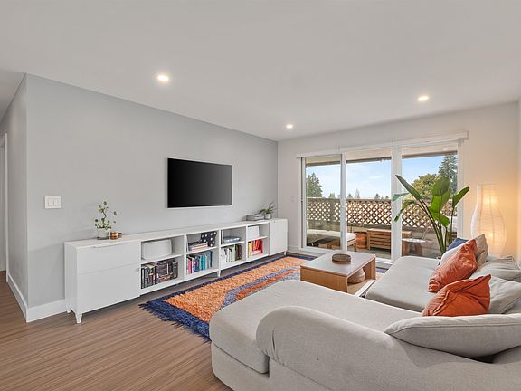 5th image of 105 W Kings Rd #104