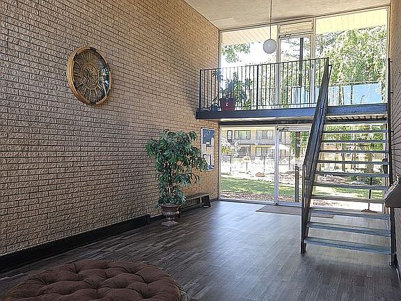 Mail Foyer