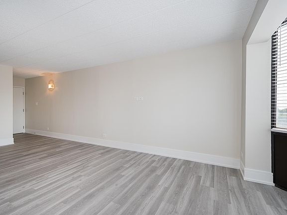 2nd image of 626 E Woodland Park Ave APT 610