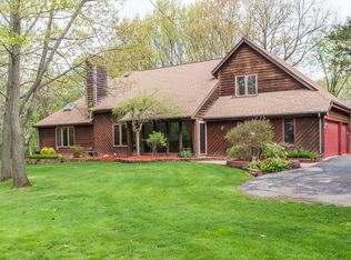 303 Garner Rdg, Delafield, WI 53018