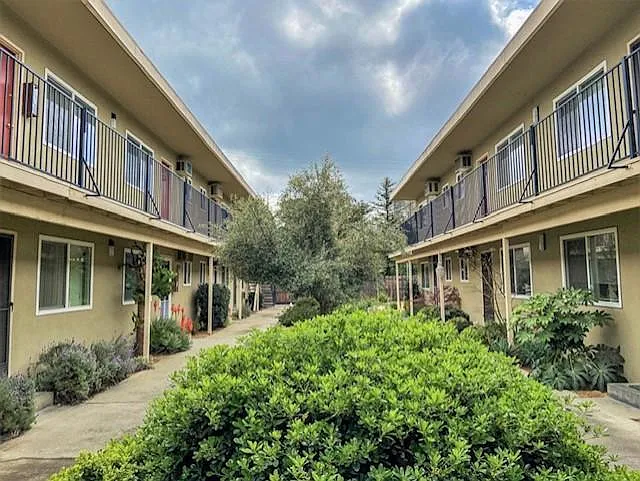 Newman Court — Photo 3